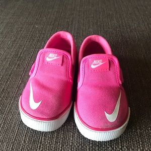 nike girls slip on